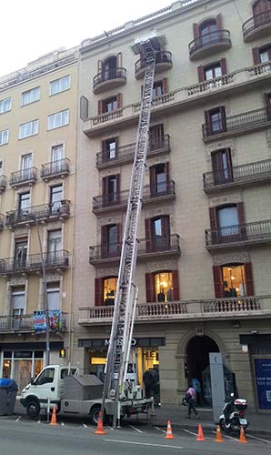 Elevador de muebles en edificio de Barcelona