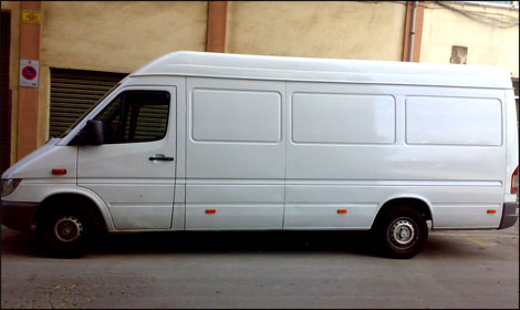 Camión de la flota HBC Mudanzas Barcelona